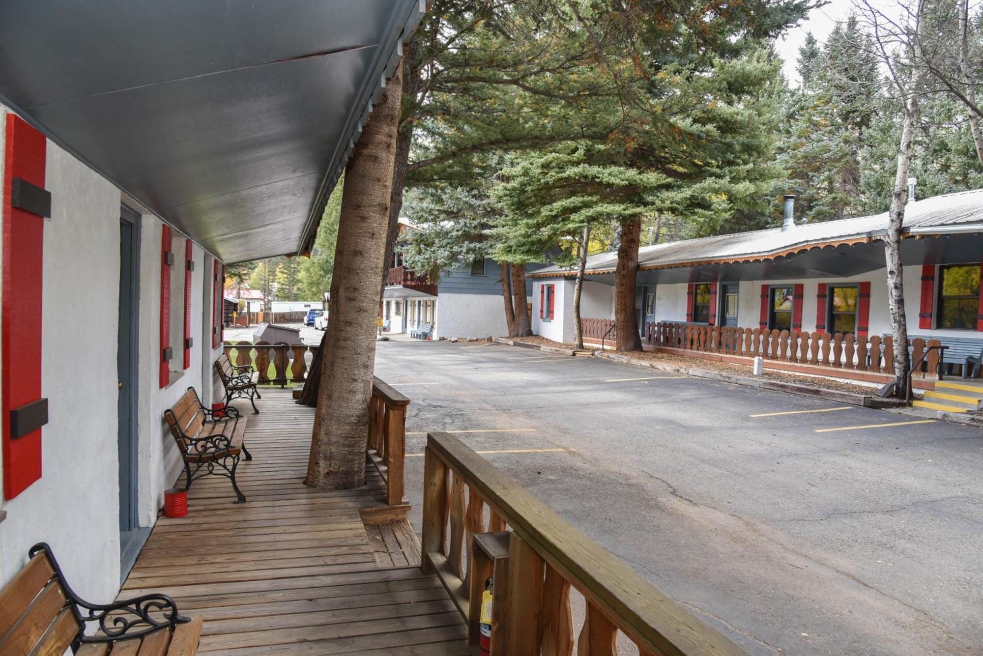 Alpine Lodge Red River Exterior photo
